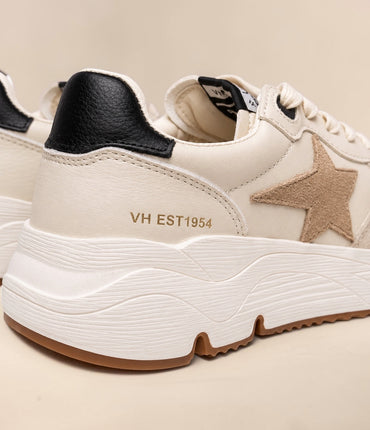 Nova Brown Star Low-Top Sneakers