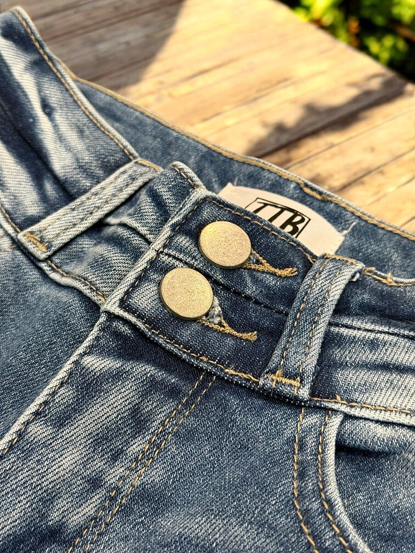 LIGHT WASH Elm Street Skinny Jeans