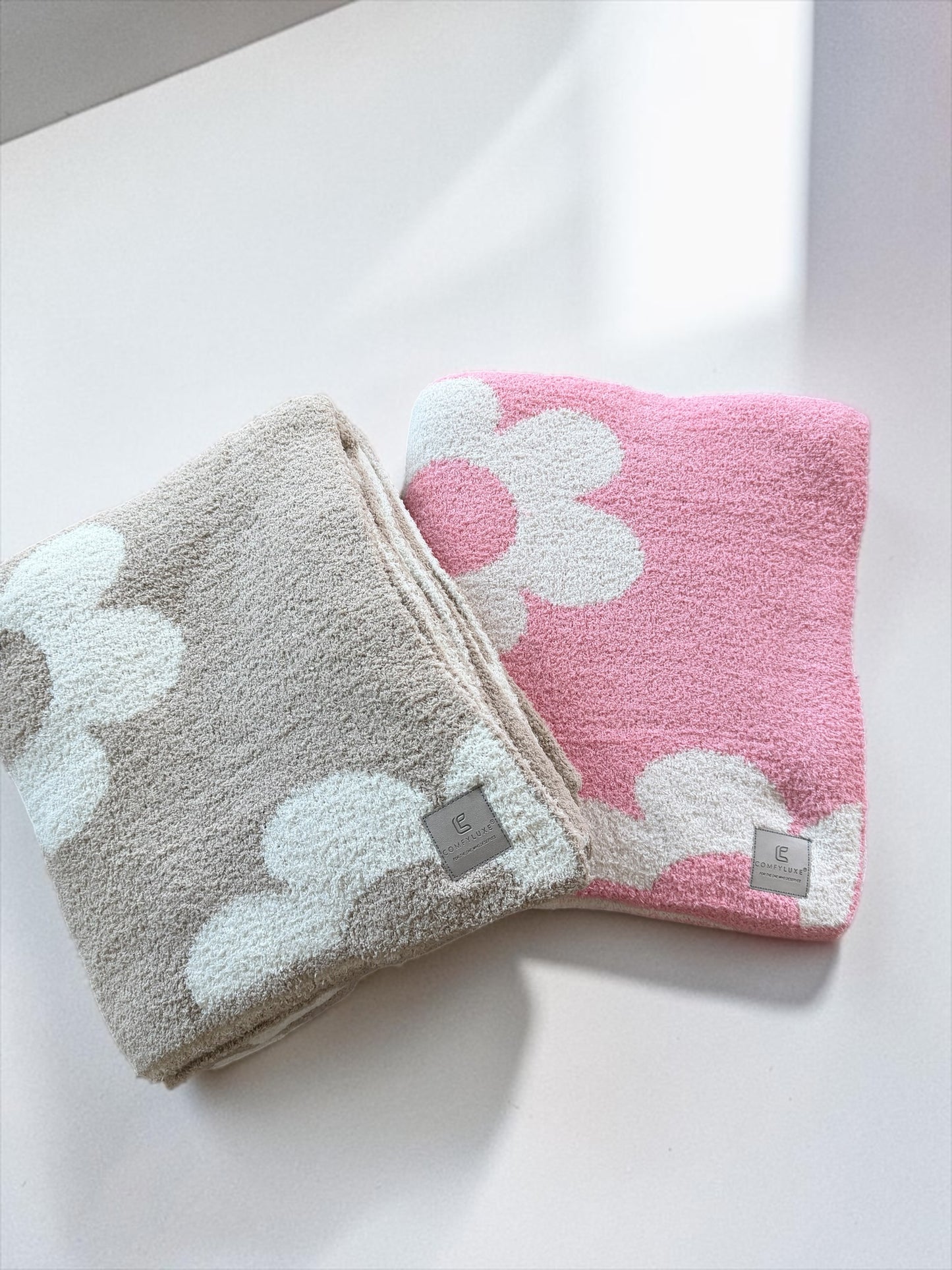 Field Of Daisies Throw Blanket
