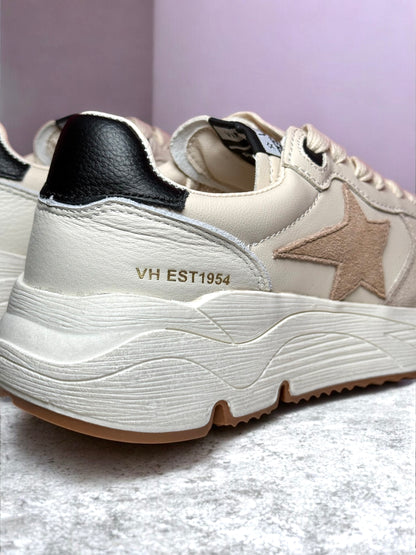 Nova Brown Star Low-Top Sneakers