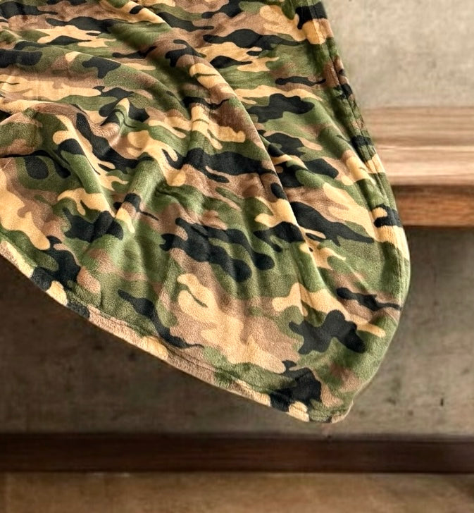 Camo Dreams Throw Blanket