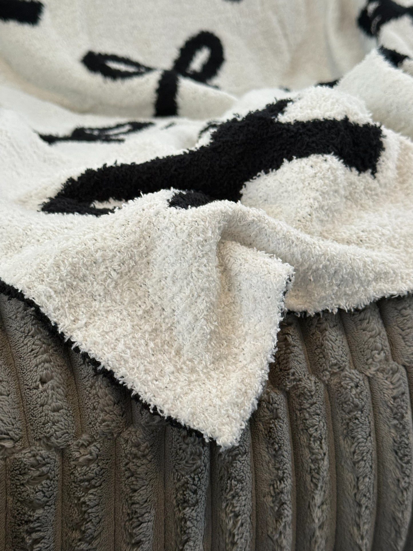 Snuggle Bows Throw Blanket