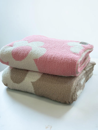 Field Of Daisies Throw Blanket