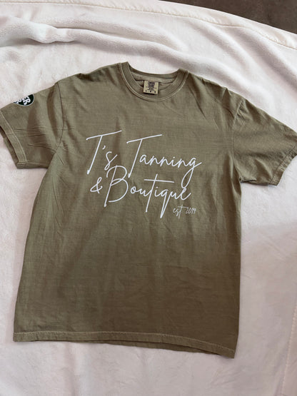 T’s tanning & boutique Size Large