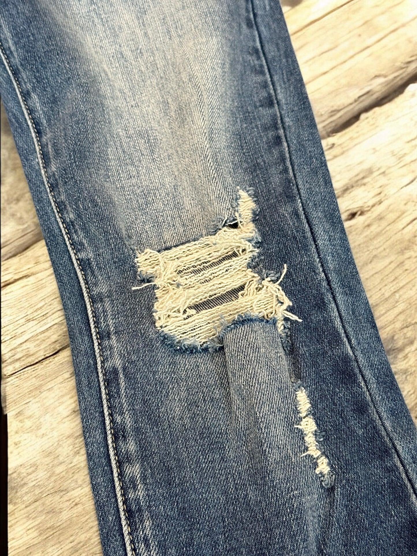 LIGHT WASH Elm Street Skinny Jeans