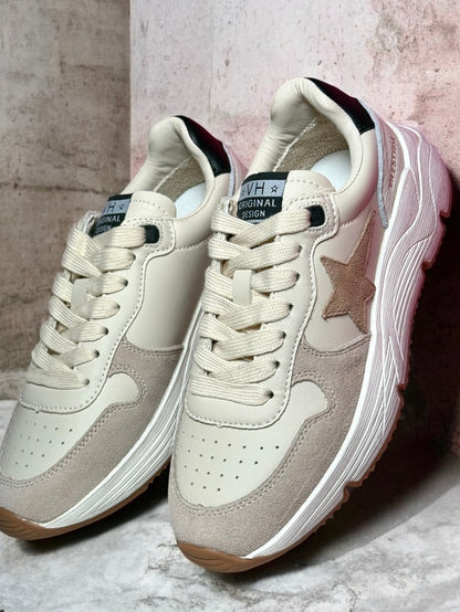 Nova Brown Star Low-Top Sneakers