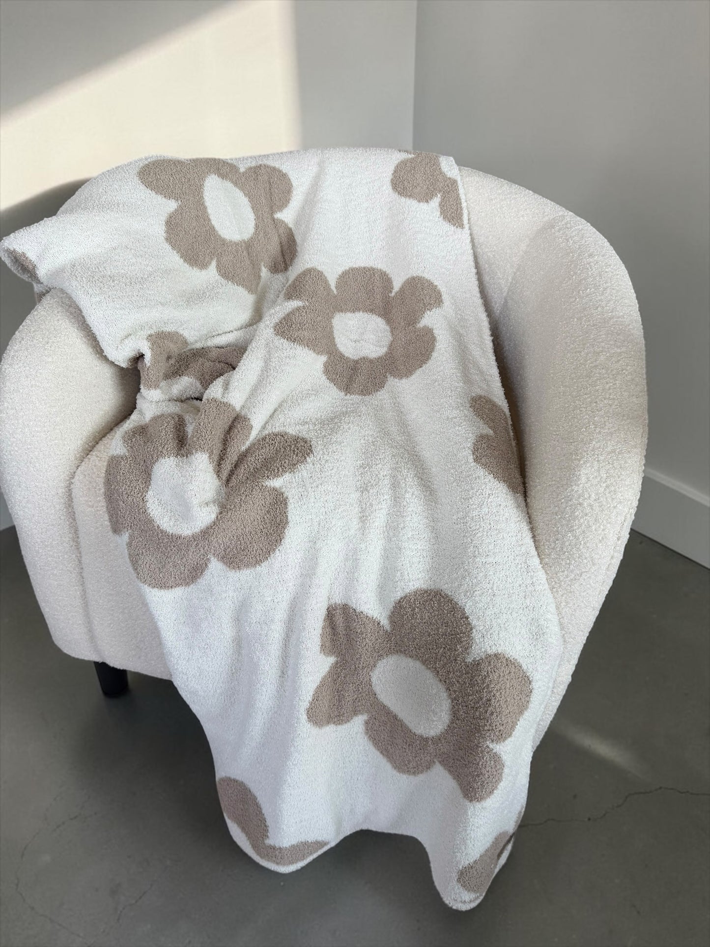 Field Of Daisies Throw Blanket