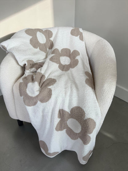 Field Of Daisies Throw Blanket