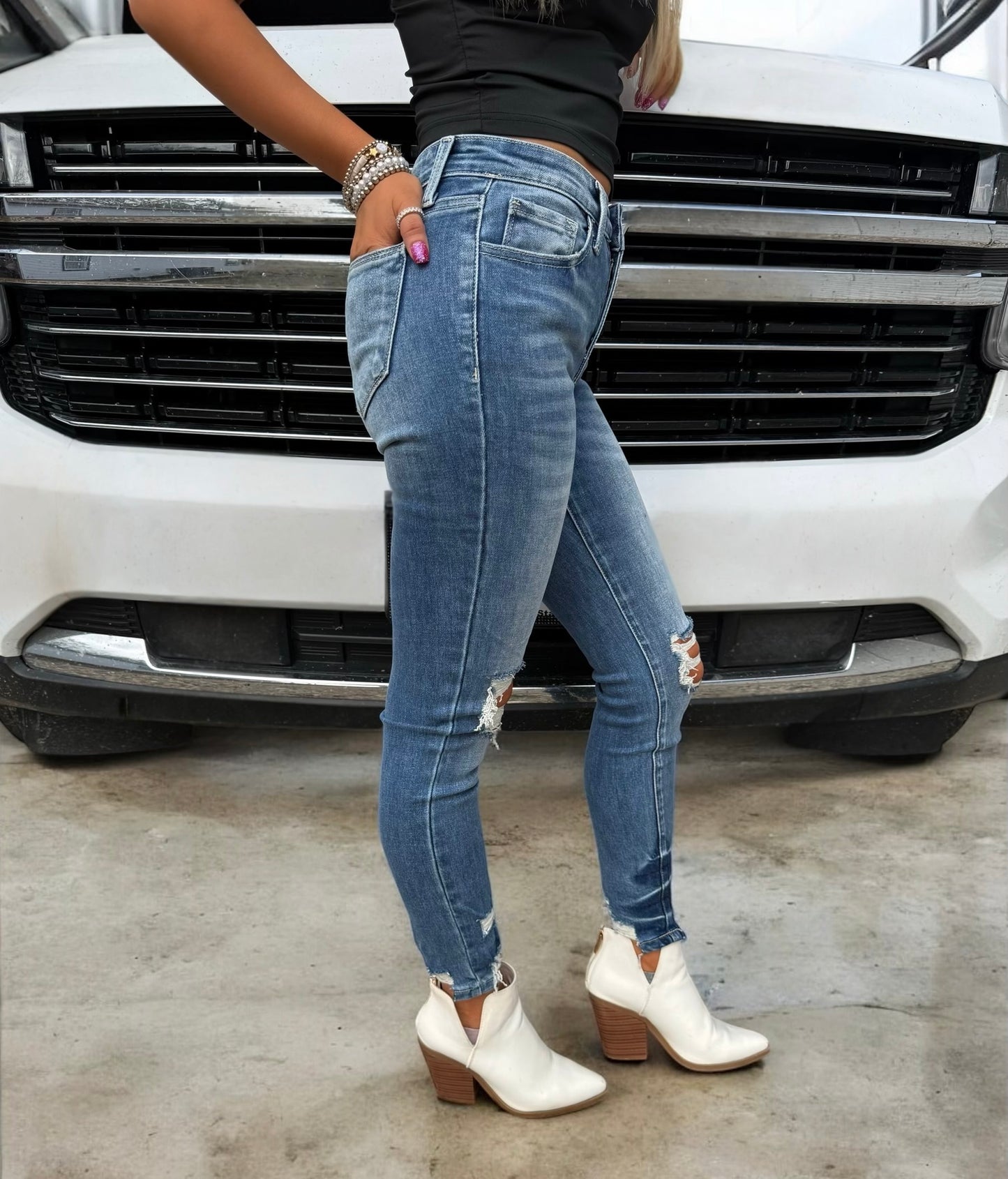 LIGHT WASH Elm Street Skinny Jeans