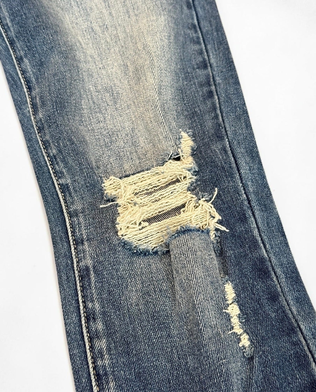 LIGHT WASH Elm Street Skinny Jeans