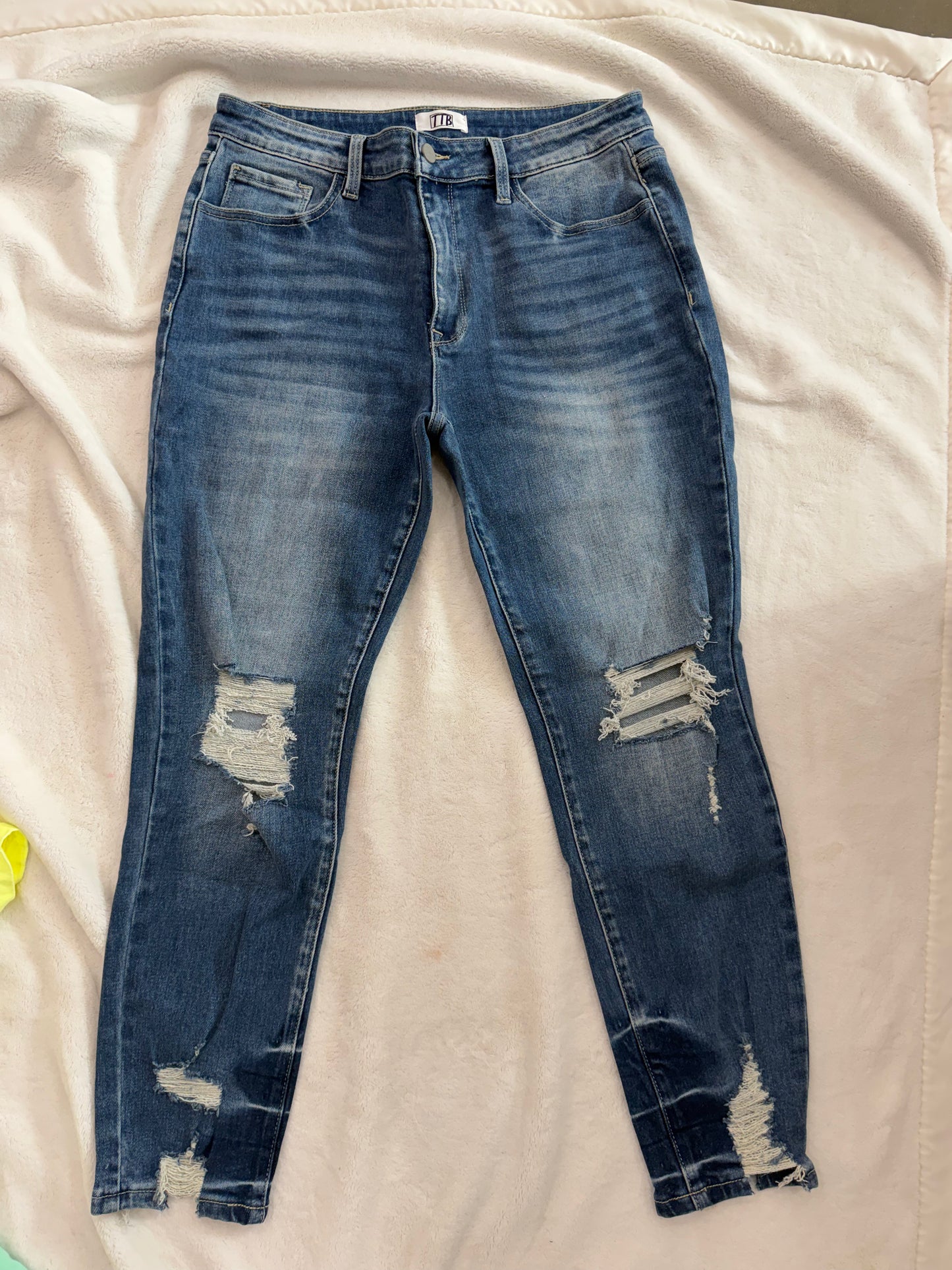Light wash skinny’s size 13